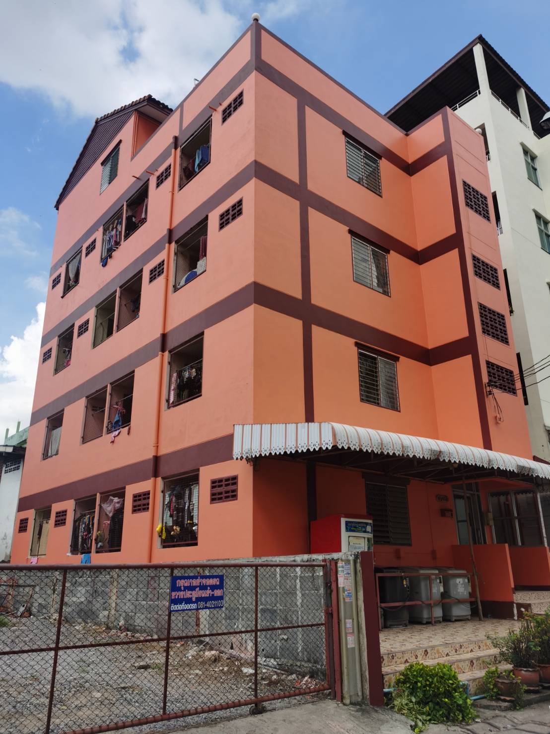 อพาร์ทเม้นท์ 5 ชั้น 17 ห้อง ทำเลทอง “บางนา–ตราด กม.5